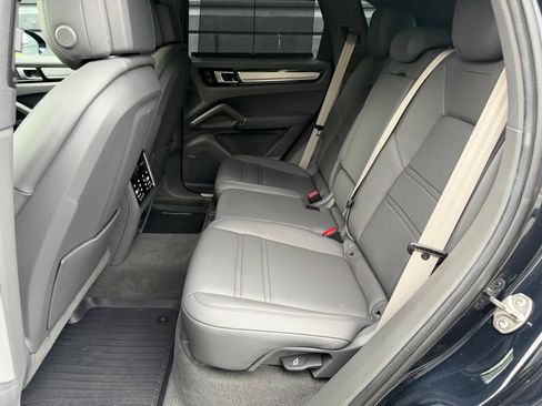 Certified 2023 Porsche Cayenne Platinum Edition AWD/4WD image 19