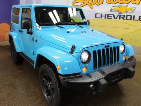 Used 2017 Jeep Wrangler Sahara AWD/4WD image 2