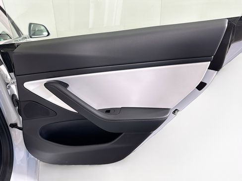 Used 2020 Tesla Model 3 Performance image 28