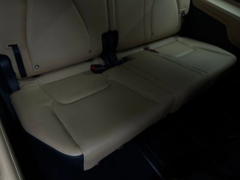Used 2024 Kia Carnival LX FWD image 39