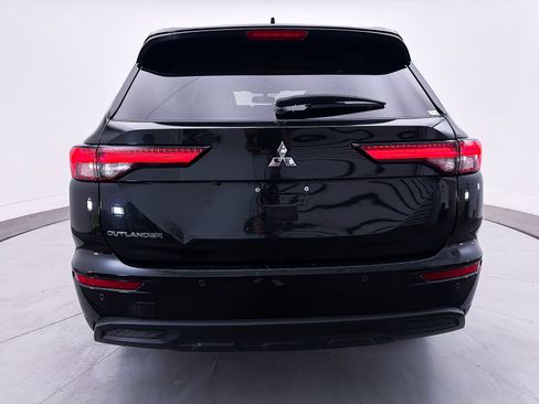 Used 2024 Mitsubishi Outlander ES FWD image 8