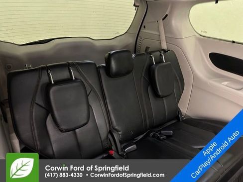 Used 2018 Chrysler Pacifica Touring-L image 14