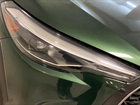 Used 2023 Toyota Corolla Cross XLE image 27