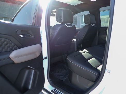 Used 2023 GMC Canyon Denali image 17