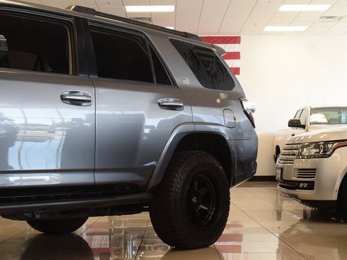 Used 2015 Toyota 4Runner Trail AWD/4WD image 17