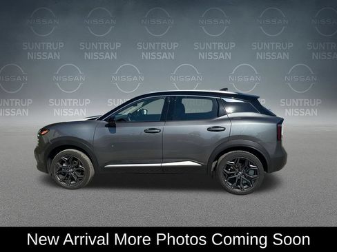 Used 2025 Nissan Kicks SR w/ SR Premium Package AWD/4WD image 3