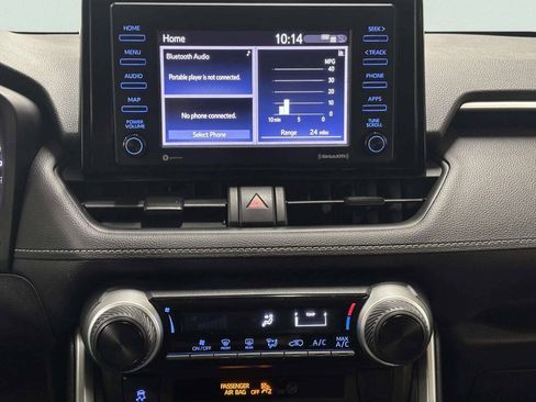 Used 2021 Toyota RAV4 LE FWD image 23