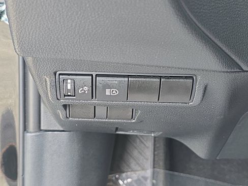 Used 2024 Toyota Corolla Cross LE image 31