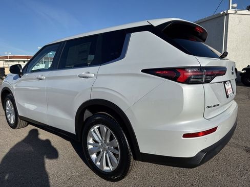 New 2026 Mitsubishi Outlander ES image 5