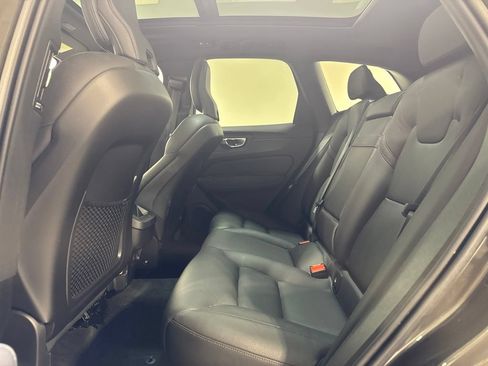Used 2020 Volvo XC60 T6 Momentum AWD/4WD image 22