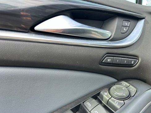 Used 2022 Buick Enclave Premium image 30