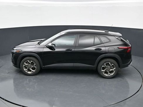 Used 2025 Chevrolet Trax LT w/ LT Convenience Package FWD image 28