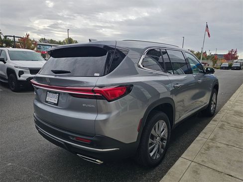 Used 2025 Buick Enclave Preferred w/ Power Package image 7