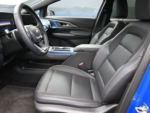 Used 2025 Chevrolet Equinox EV LT w/ Convenience Package FWD image 11