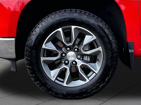 Used 2023 Chevrolet Silverado 1500 LT AWD/4WD image 11