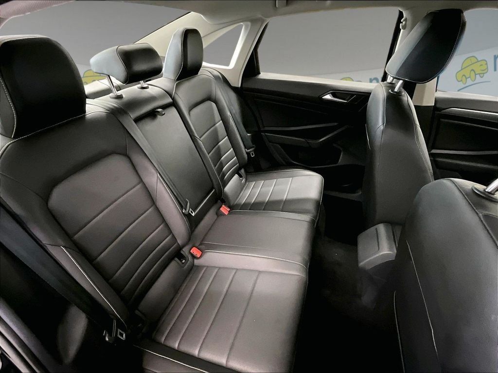 Used 2024 Volkswagen Jetta SE FWD image 16