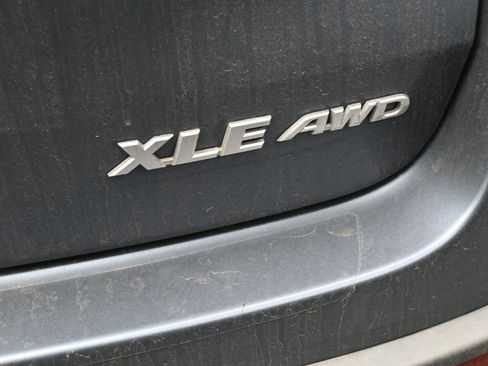 Used 2019 Toyota Highlander XLE image 21