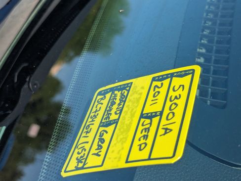 Used 2011 Jeep Grand Cherokee Limited image 31