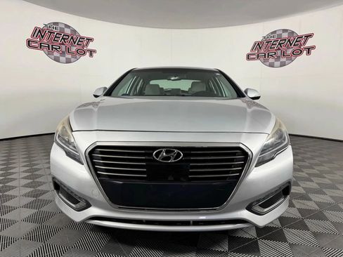 Used 2016 Hyundai Sonata SE image 2