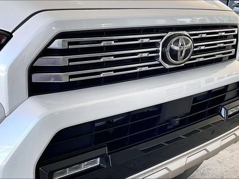 Used 2025 Toyota 4Runner Limited AWD/4WD image 28