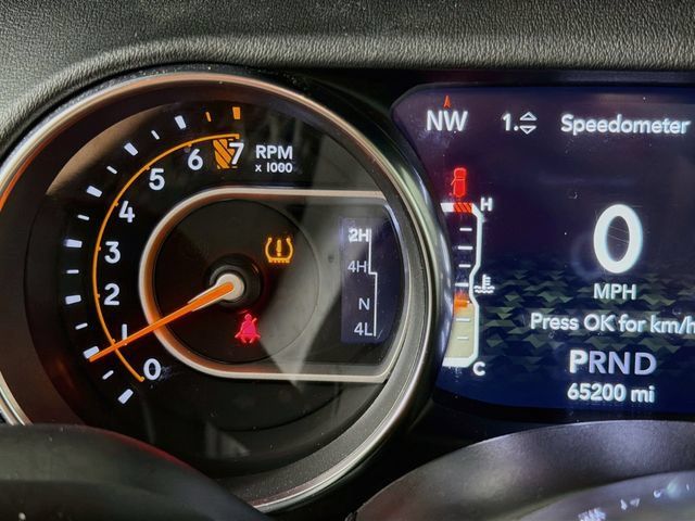 Used 2019 Jeep Wrangler Unlimited Sahara w/ Uconnect 4C Nav & Sound Group AWD/4WD image 13