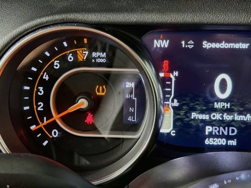 Used 2019 Jeep Wrangler Unlimited Sahara w/ Uconnect 4C Nav & Sound Group AWD/4WD image 13