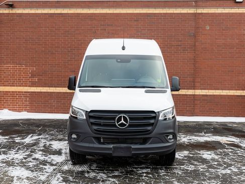 Used 2024 Mercedes-Benz Sprinter 2500 w/ Acoustic Package image 2