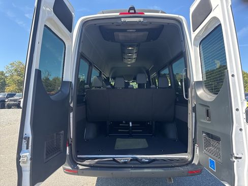 Used 2025 Mercedes-Benz Sprinter 2500 image 25