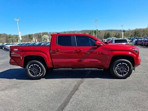 Used 2025 Toyota Tacoma TRD Sport AWD/4WD image 9