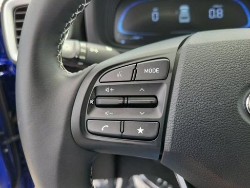 Used 2025 Hyundai Venue Limited FWD image 20