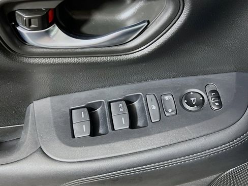 Used 2025 Honda HR-V LX image 16