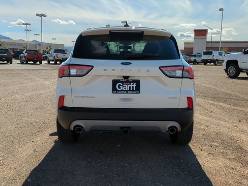 Used 2022 Ford Escape Titanium w/ Class II Trailer Tow Package image 4