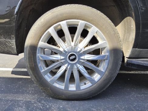 Used 2023 Cadillac Escalade Premium Luxury AWD/4WD image 6