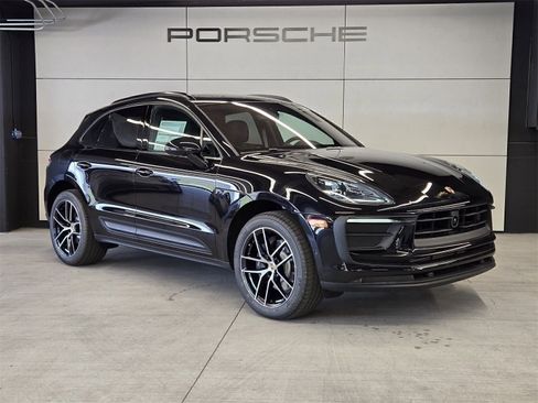 Used 2025 Porsche Macan image 12