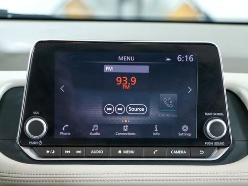 Used 2025 Nissan Rogue SV FWD image 19