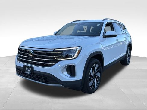 Used 2024 Volkswagen Atlas SE AWD/4WD image 2
