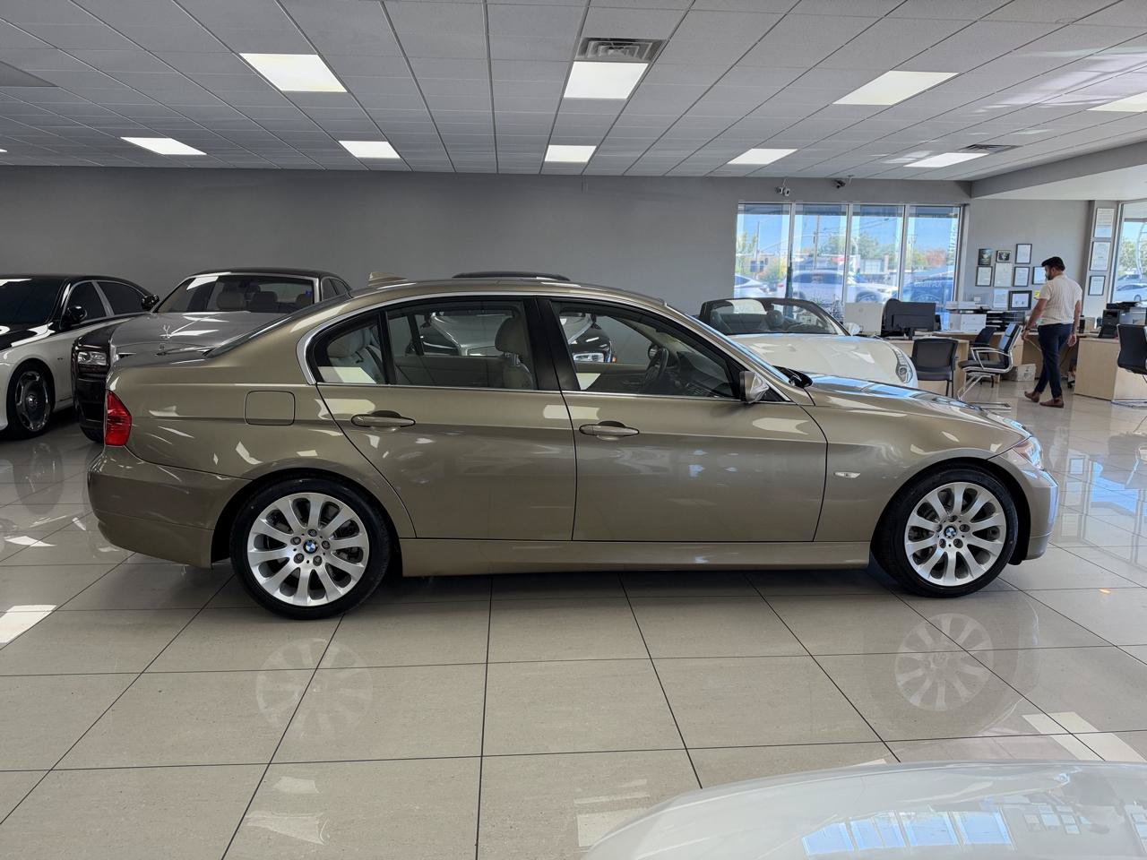 Used 2006 BMW 330i Sedan RWD image 3