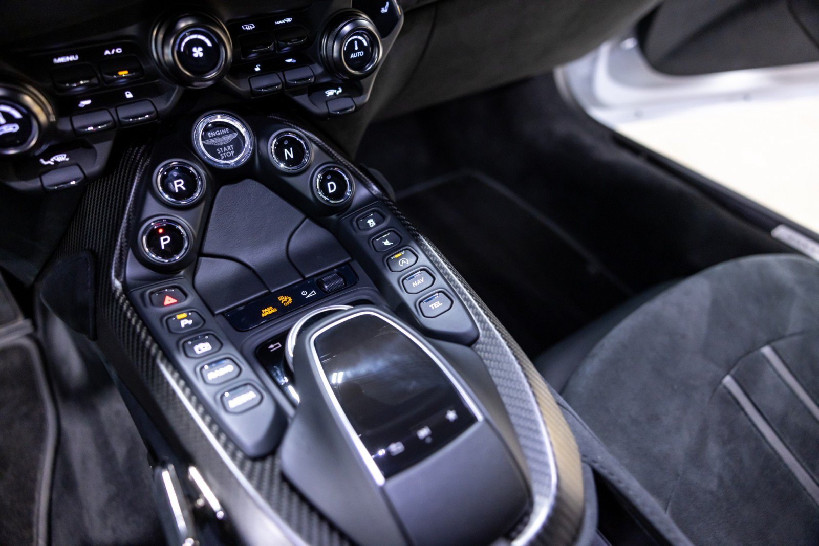 Used 2019 Aston Martin V8 Vantage Coupe RWD image 54