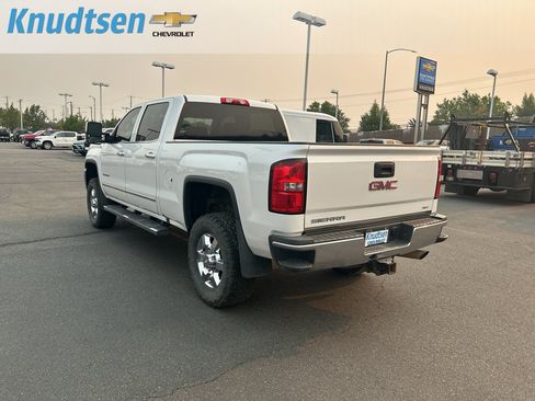 Used 2018 GMC Sierra 2500 SLT w/ Suspension Package, Off-Road AWD/4WD image 3