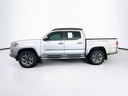 Used 2017 Toyota Tacoma Limited w/ Tow Package AWD/4WD image 4