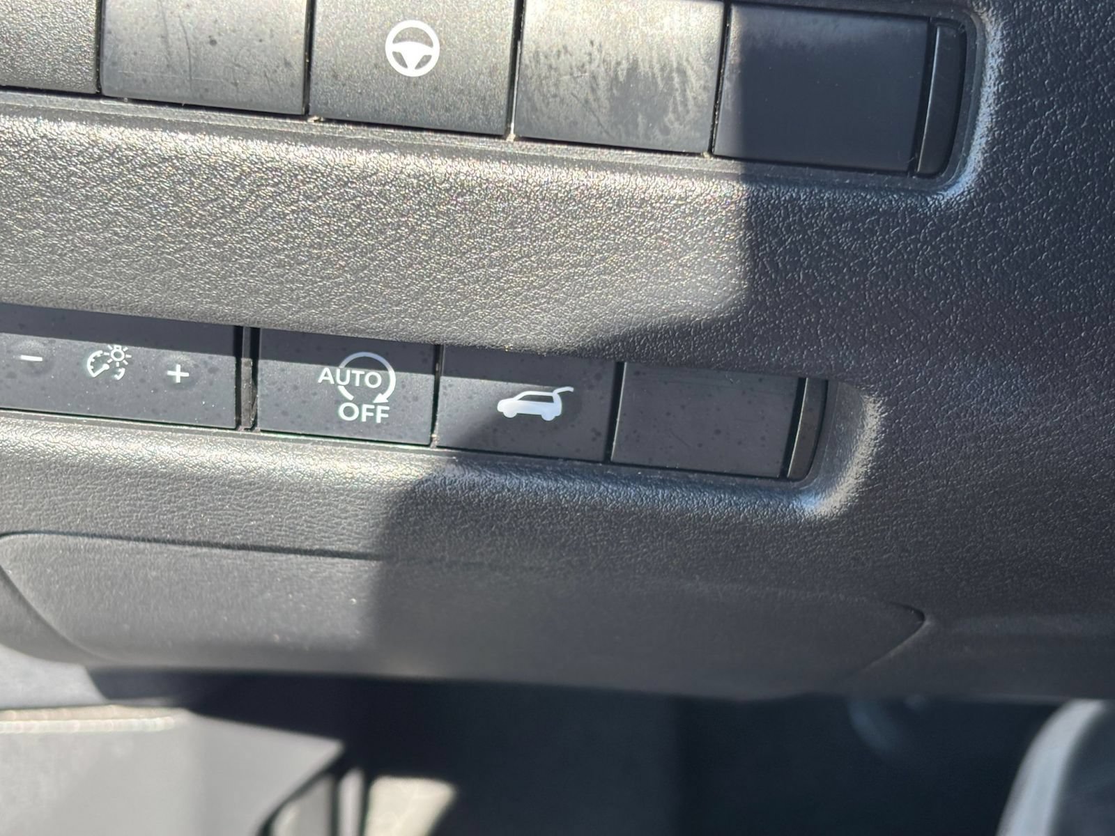 Used 2025 Nissan Rogue SV AWD/4WD image 22
