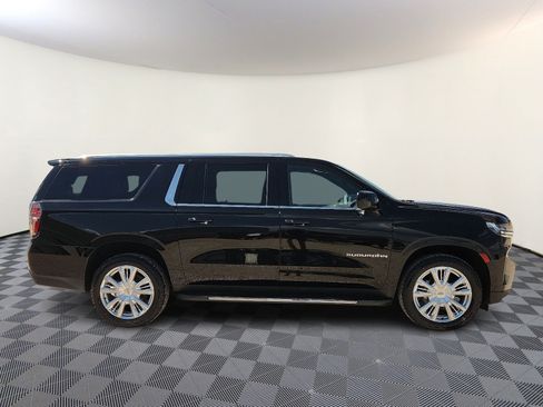 Used 2022 Chevrolet Suburban LT RWD image 5