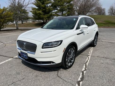 Used 2022 Lincoln Nautilus Reserve image 5