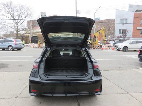 Used 2017 Lexus CT 200h w/ Navigation System Package image 22