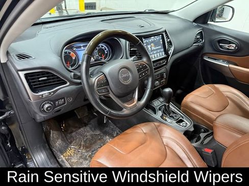 Used 2019 Jeep Cherokee Overland w/ Technology Group image 27