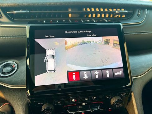 Used 2024 Jeep Grand Cherokee L Limited w/ Luxury Tech Group II image 34