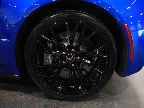 Used 2015 Chevrolet Corvette Z06 w/ 3LZ Preferred Equipment Group image 12