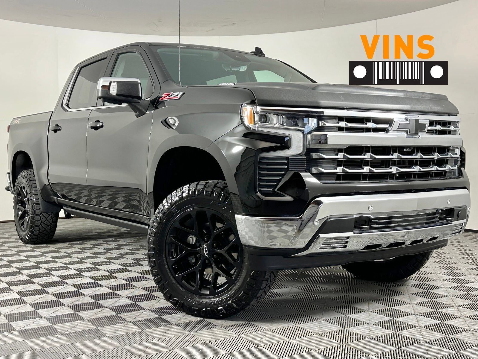 Used 2023 Chevrolet Silverado 1500 LTZ w/ Technology Package AWD/4WD image 1
