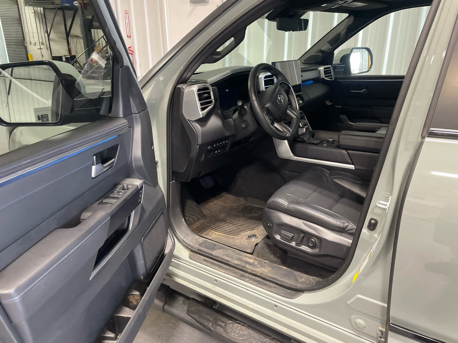 Used 2024 Toyota Tundra Platinum AWD/4WD image 4