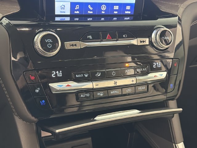 Used 2021 Ford Explorer Platinum w/ Equipment Group 601A AWD/4WD image 5